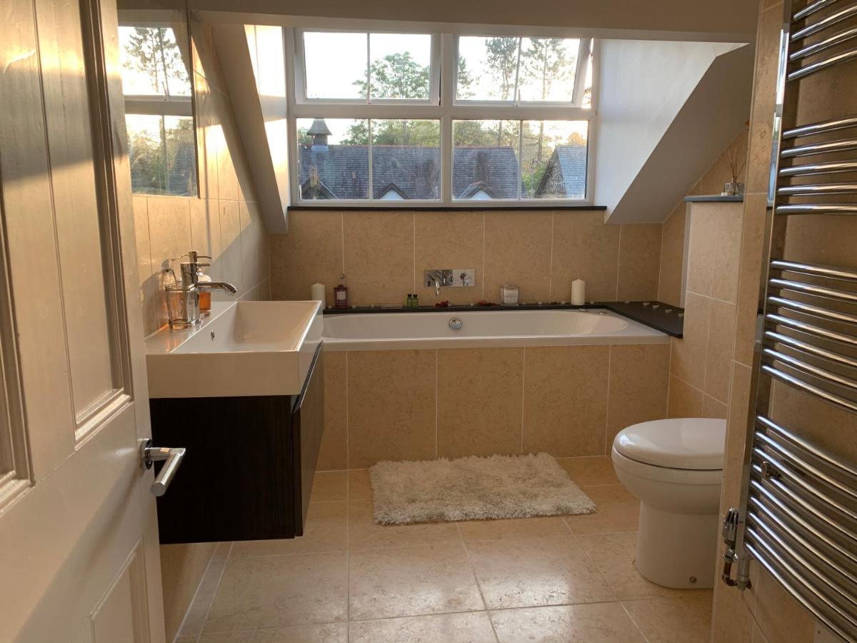 The Penthouse Bowness Luxury Loft Jacuzzi Bath & Complimentary Lakeview Spa Membership Exterior photo