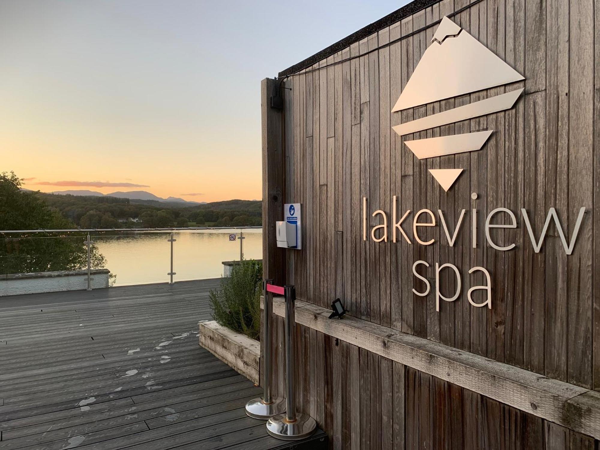 The Penthouse Bowness Luxury Loft Jacuzzi Bath & Complimentary Lakeview Spa Membership Exterior photo