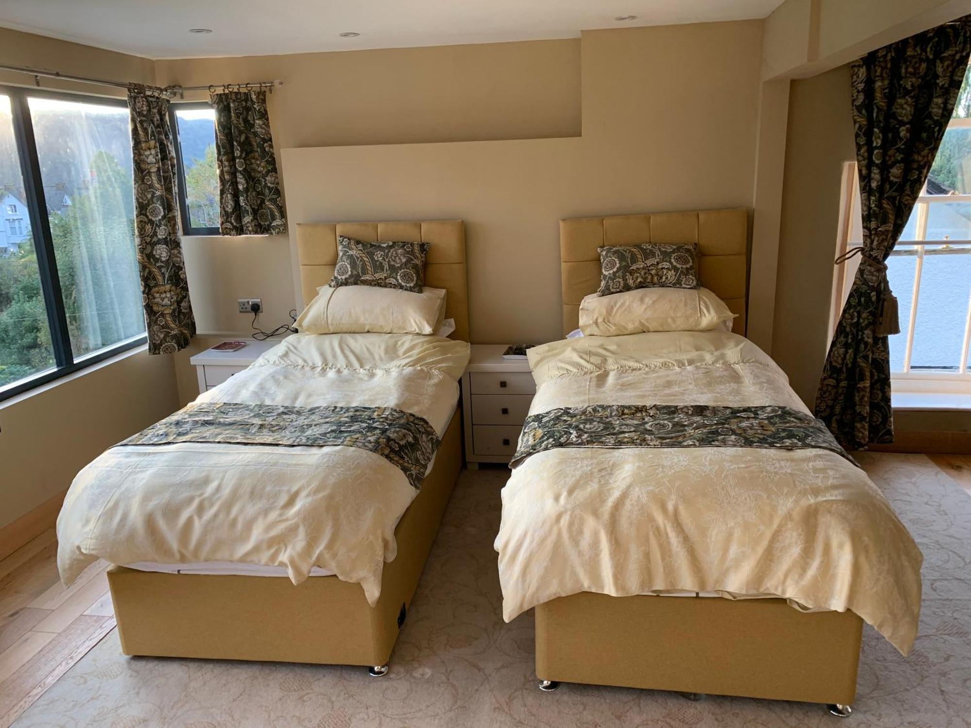 The Penthouse Bowness Luxury Loft Jacuzzi Bath & Complimentary Lakeview Spa Membership Exterior photo