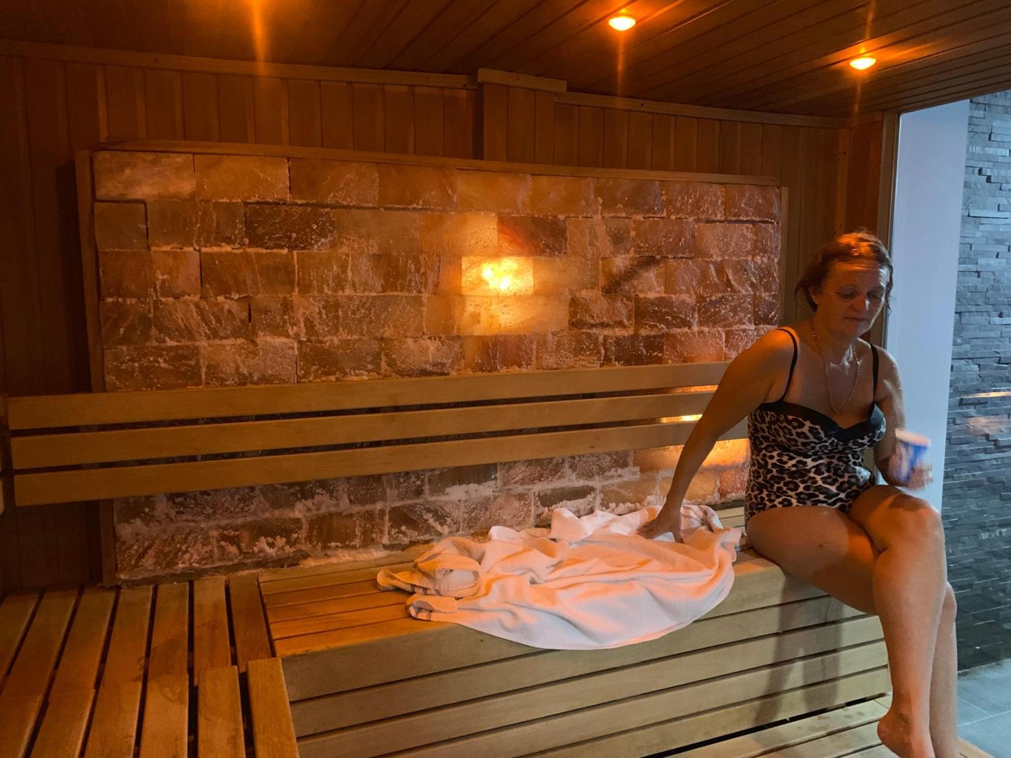 The Penthouse Bowness Luxury Loft Jacuzzi Bath & Complimentary Lakeview Spa Membership Exterior photo